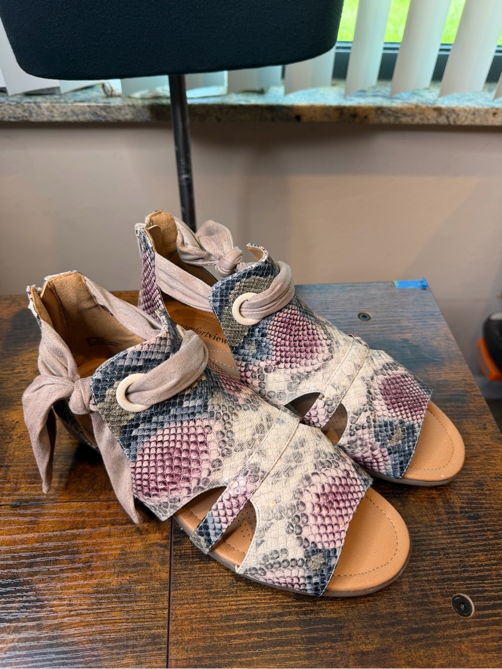 Comfortview The Annika Shooties pink multi snakeskin print tie details Size 8W